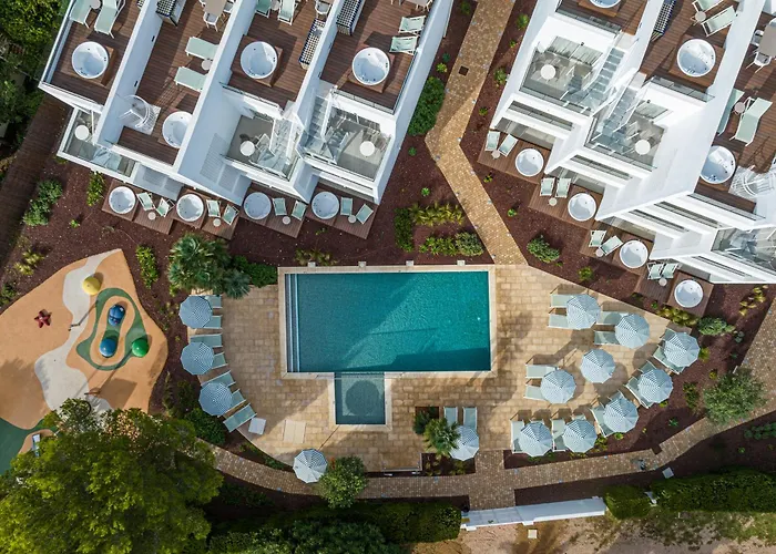 Cabot Las Velas Apartments